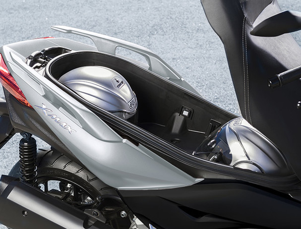 Yamaha XMAX 300 storage space